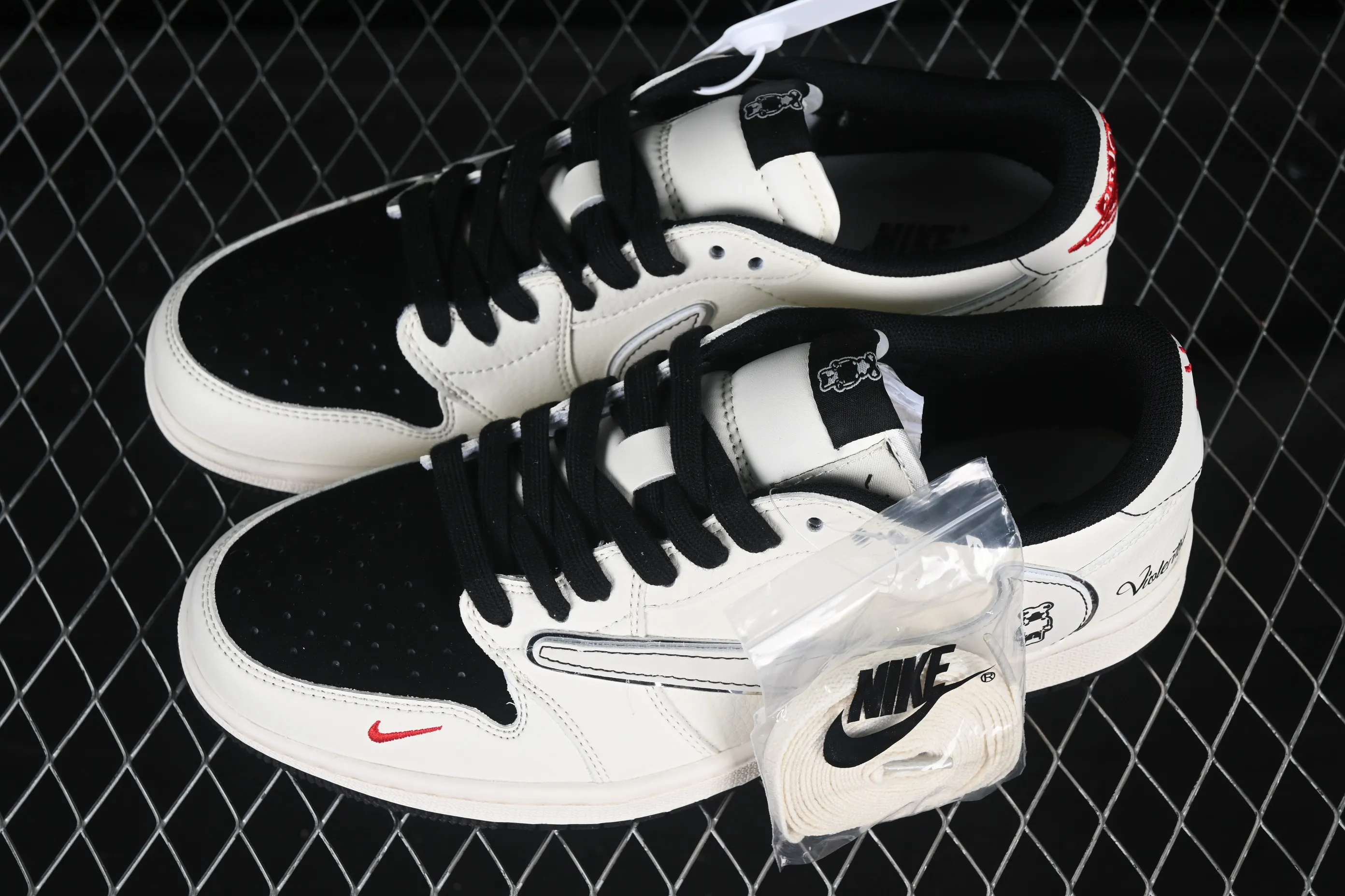 All categories Air Jordan Jordan series basketball shoes Air Jordan 1 Low High-end customized low-top sneakers Travis Scott x Fragment Design x Air Jordan 1 Low OG SP Joe 1 violent bear joint cartoon beige low-top cultural casual sneakers XS7089-526